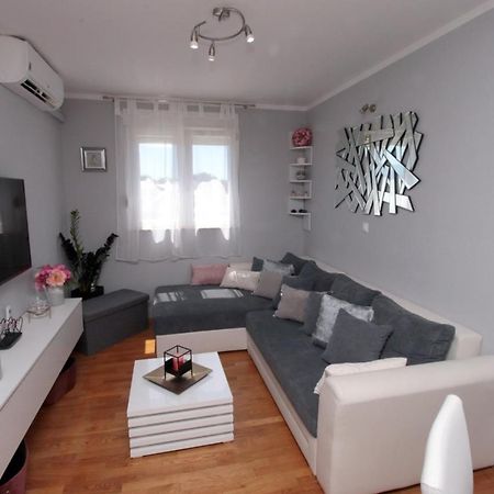 شقة Apartman *Sanja* أوميس المظهر الخارجي الصورة