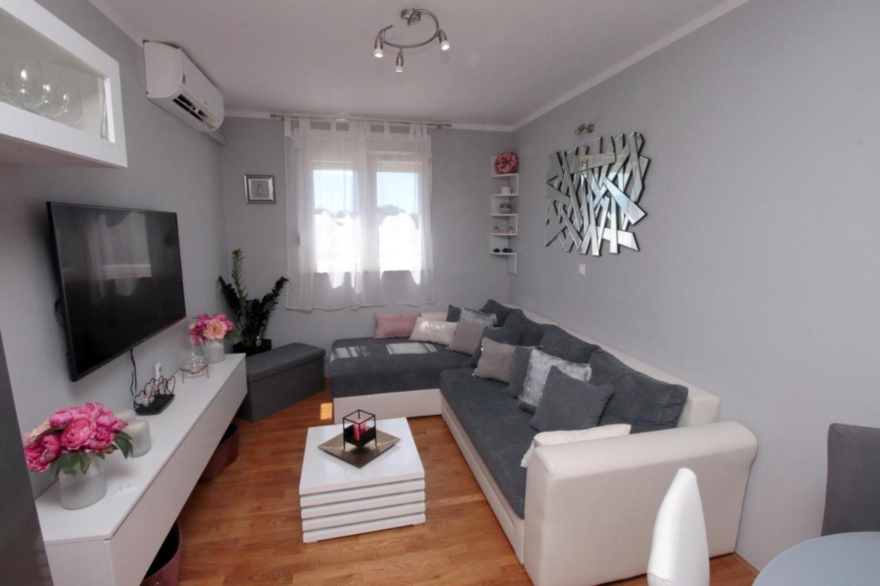 شقة Apartman *Sanja* أوميس المظهر الخارجي الصورة