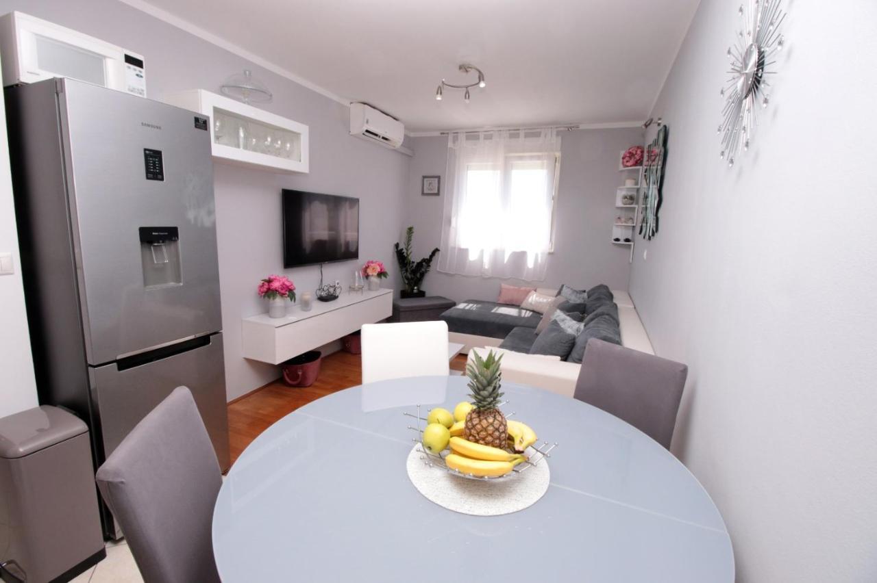 شقة Apartman *Sanja* أوميس المظهر الخارجي الصورة